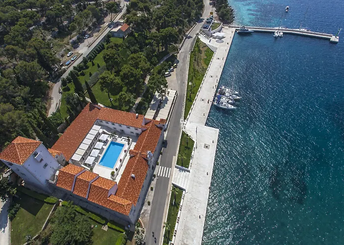 Heritage Martinis Marchi Hotel Maslinica